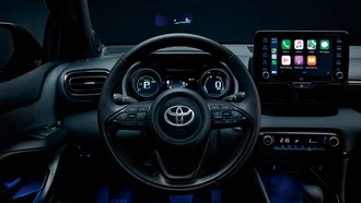 Interieur im Cockpit eines Toyota Yaris