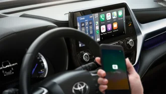 Interieur des Toyota Highlander - Verbindung von Smartphone und Bord-System