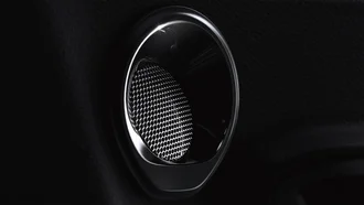 Detailaufnahme des Soundsystems im Toyota Supra